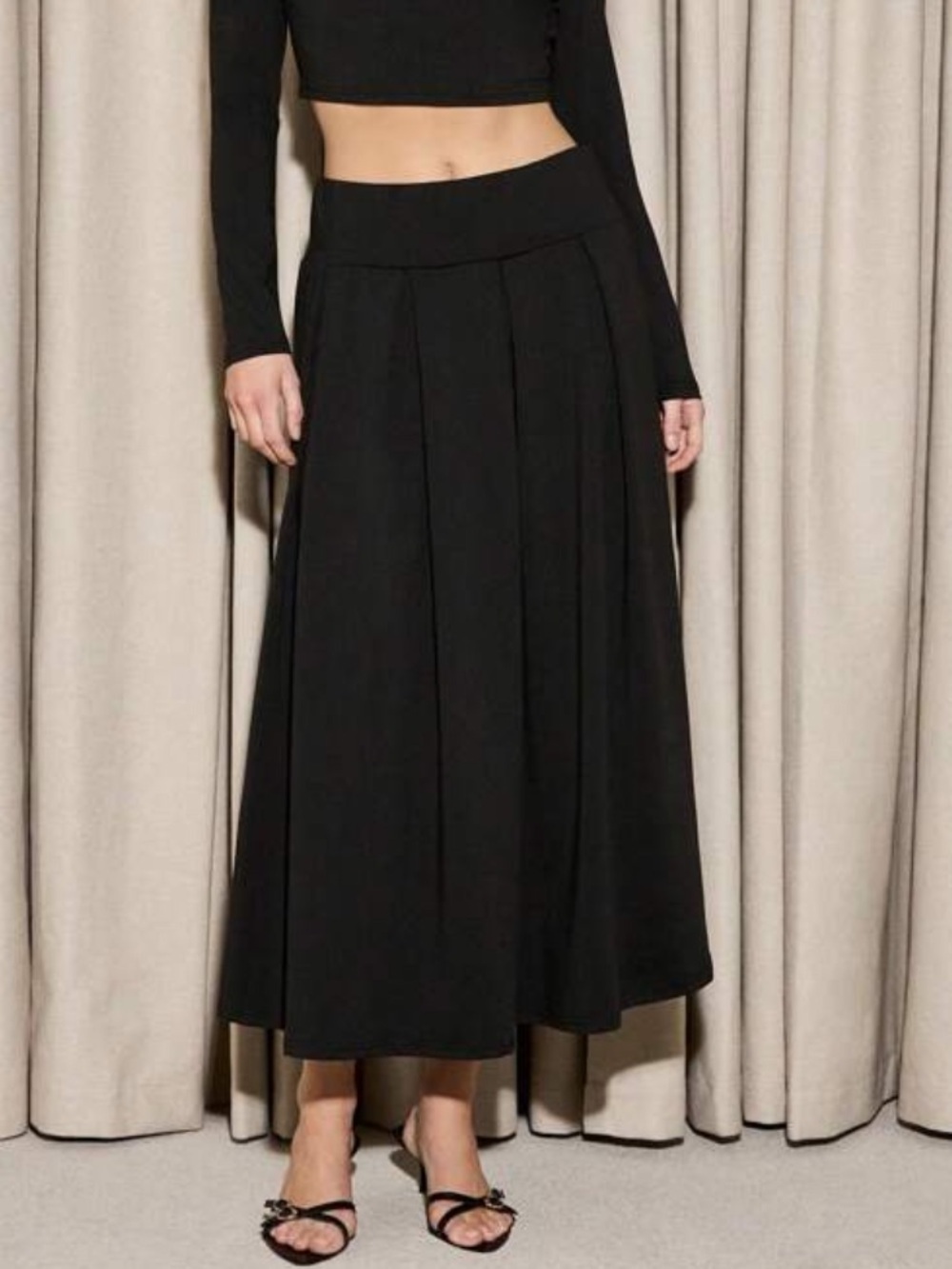 Black Pleated Maxi Skirt - Picture 4 of 5